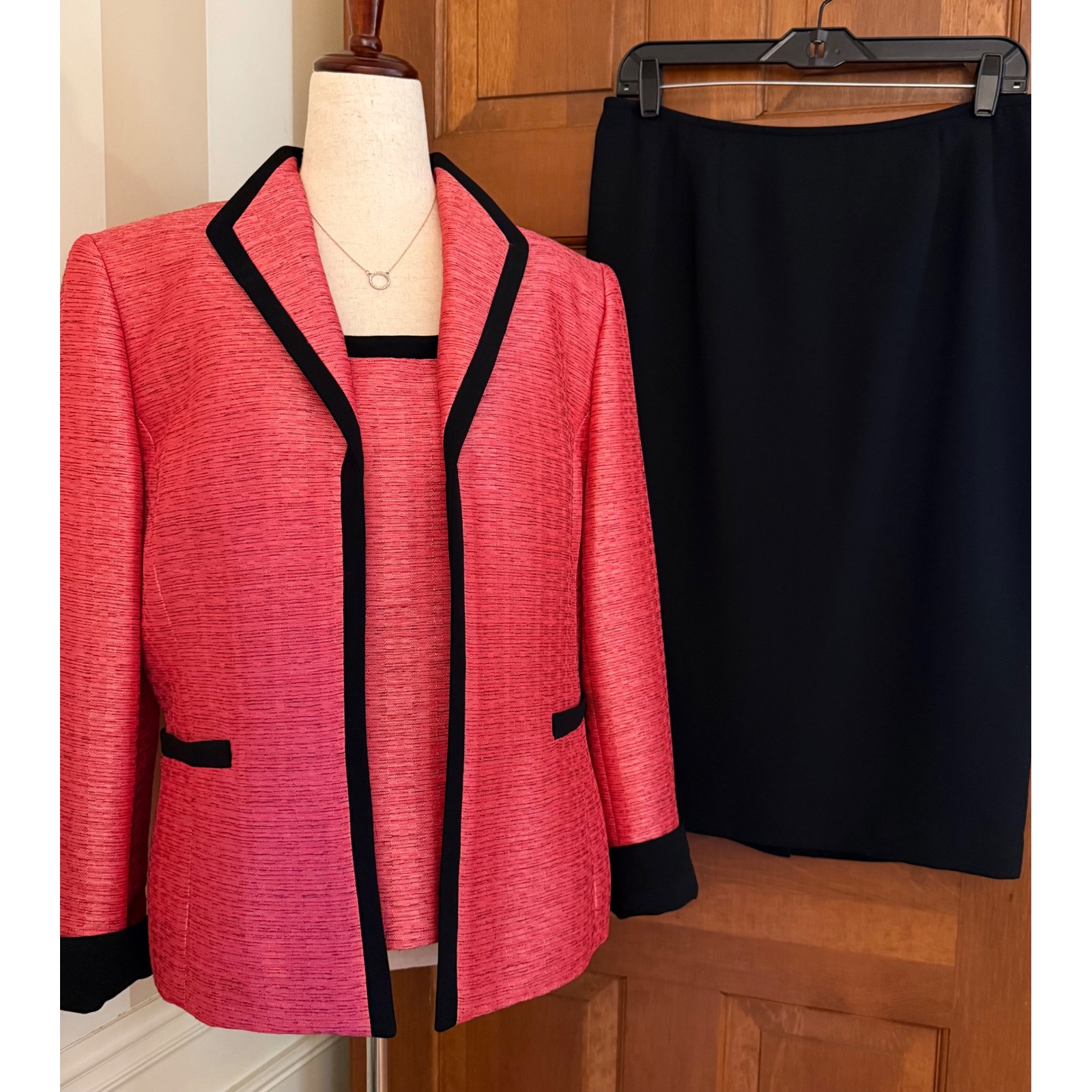 Kasper 3-Pc Skirt Suit Womens Size 12 Pink/ Black Jacket Business Casual Office